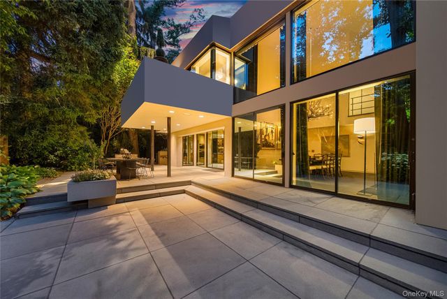 7 Folie Court, Manhasset, NY 11030