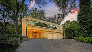 7 Folie Court, Manhasset, NY 11030