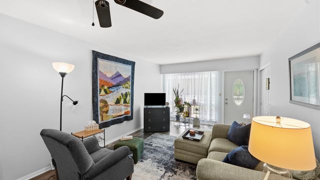 1104 Kimberly Road 808, Bettendorf, IA 52722