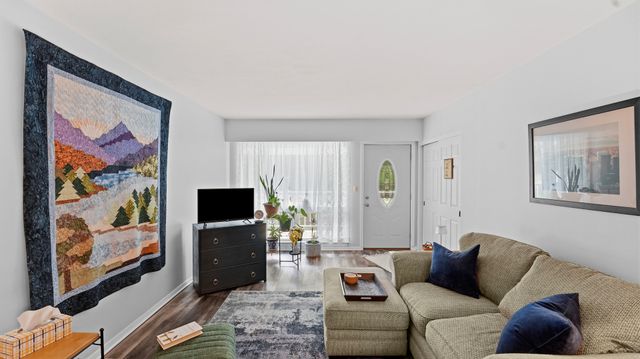 1104 Kimberly Road 808, Bettendorf, IA 52722