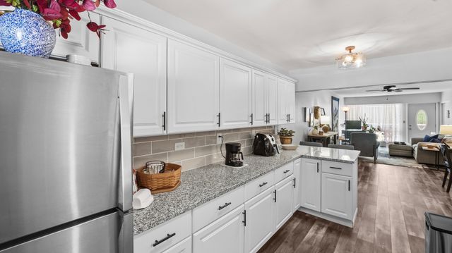 1104 Kimberly Road 808, Bettendorf, IA 52722