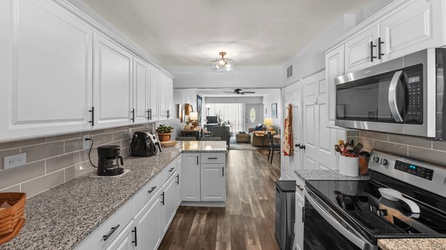 1104 Kimberly Road 808, Bettendorf, IA 52722