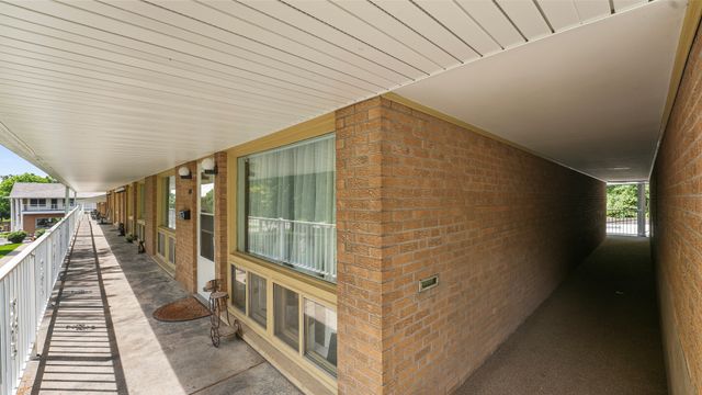 1104 Kimberly Road 808, Bettendorf, IA 52722