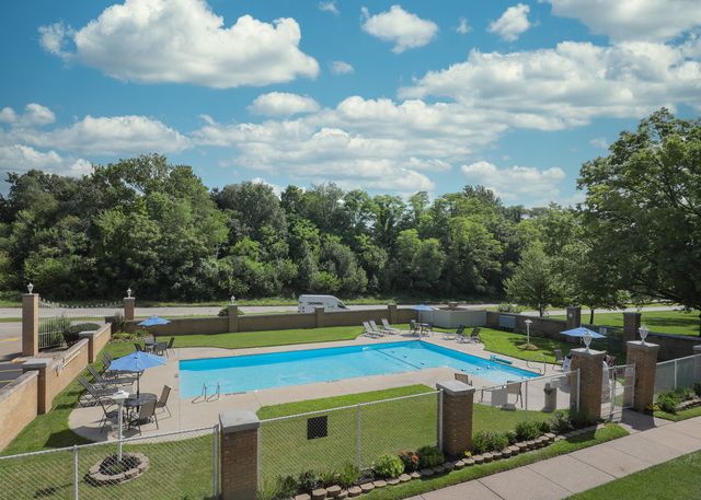 1104 Kimberly Road 808, Bettendorf, IA 52722