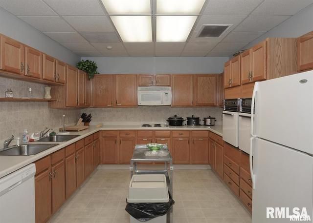 1104 Kimberly Road 808, Bettendorf, IA 52722