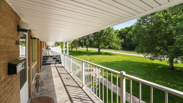 1104 Kimberly Road 808, Bettendorf, IA 52722