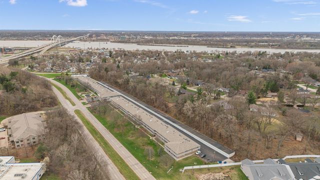 1104 Kimberly Road 808, Bettendorf, IA 52722