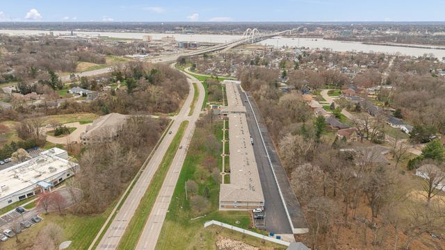 1104 Kimberly Road 808, Bettendorf, IA 52722