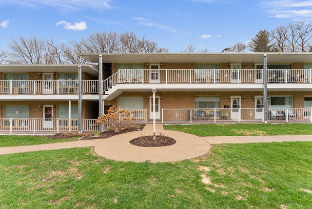 1104 Kimberly Road 808, Bettendorf, IA 52722