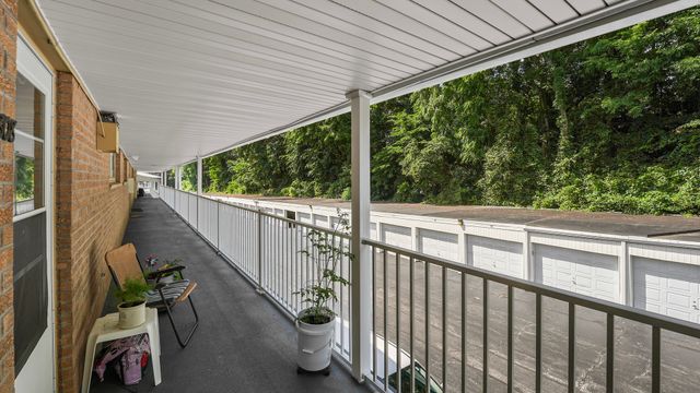 1104 Kimberly Road 808, Bettendorf, IA 52722