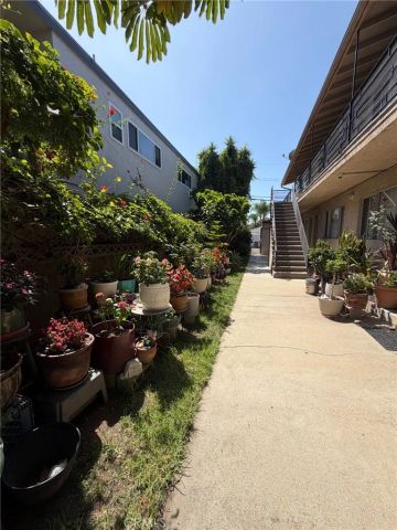 1808 10th Street D, Santa Monica, CA 90404