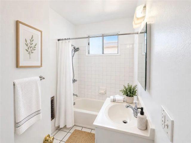 1808 10th Street D, Santa Monica, CA 90404