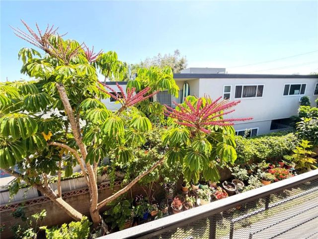1808 10th Street D, Santa Monica, CA 90404