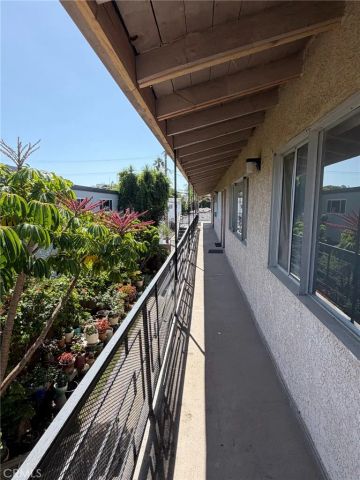 1808 10th Street D, Santa Monica, CA 90404
