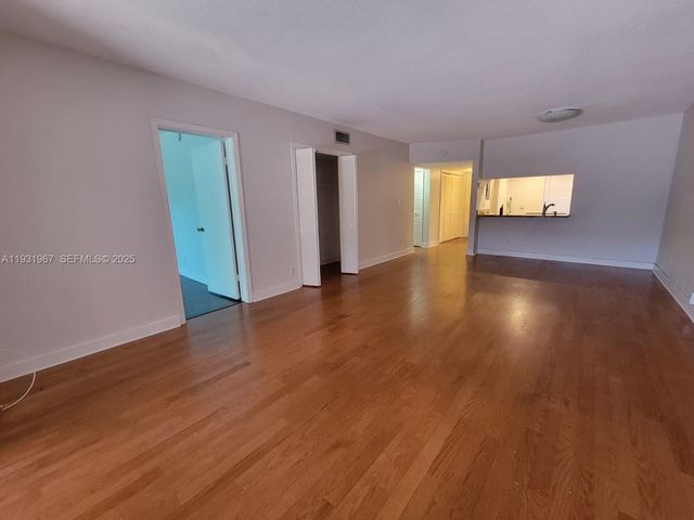 4321 NW 9th Ave 102, Deerfield Beach, FL 33064