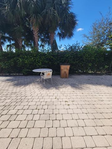 4321 NW 9th Ave 102, Deerfield Beach, FL 33064