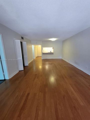 4321 NW 9th Ave 102, Deerfield Beach, FL 33064