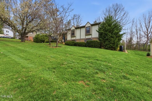 31 Stone Drive, Bristol, TN 37620