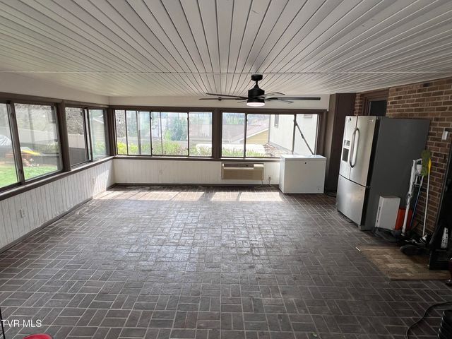 31 Stone Drive, Bristol, TN 37620