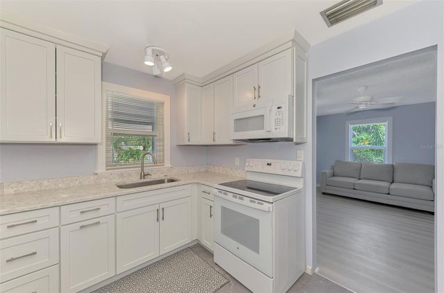 1858 BOYCE A, Sarasota, FL 34239