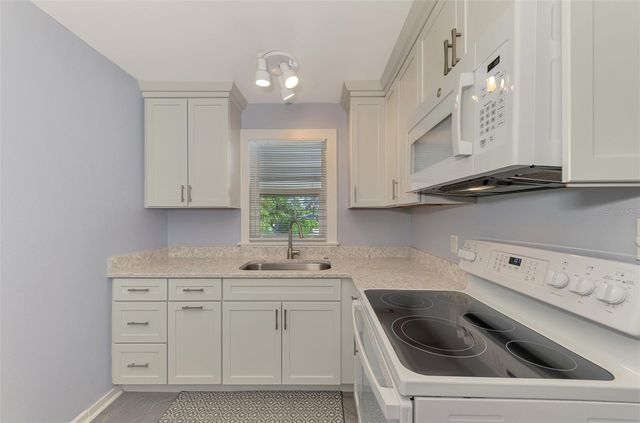 1858 BOYCE A, Sarasota, FL 34239