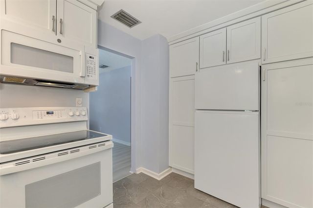 1858 BOYCE A, Sarasota, FL 34239
