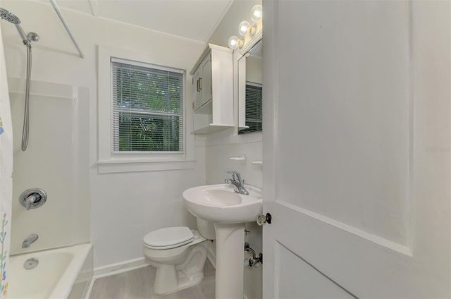 1858 BOYCE A, Sarasota, FL 34239