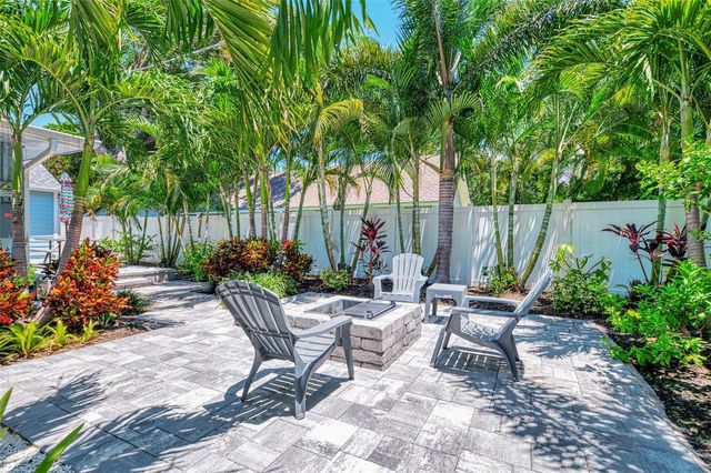 1858 BOYCE A, Sarasota, FL 34239