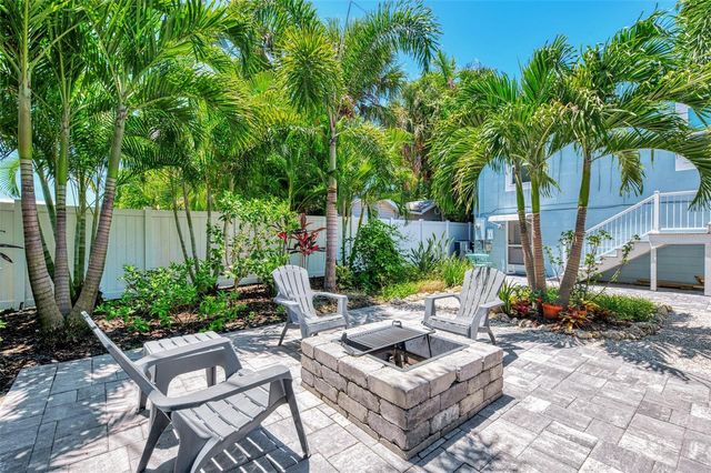 1858 BOYCE A, Sarasota, FL 34239