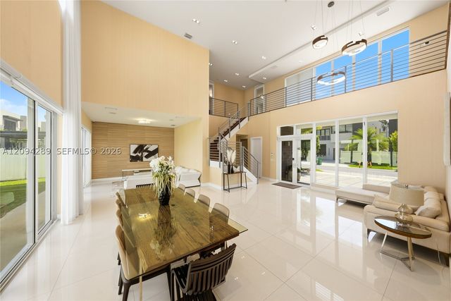 7525 NW 103rd Pl, Doral, FL 33178