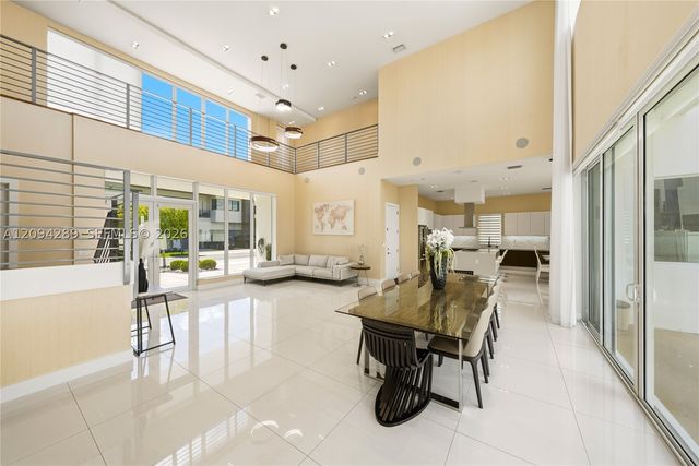 7525 NW 103rd Pl, Doral, FL 33178