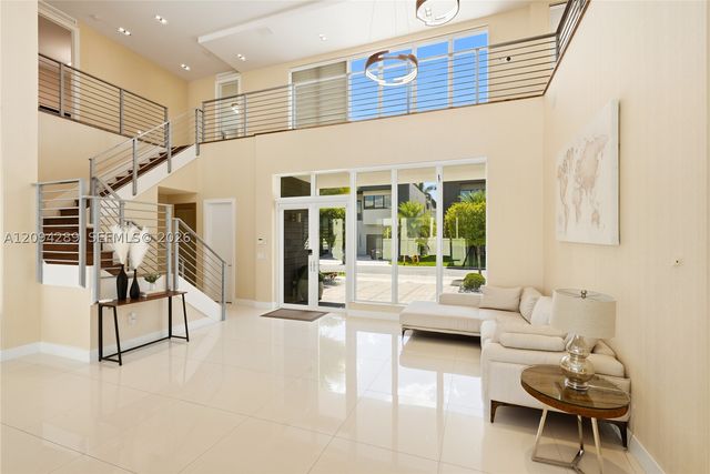 7525 NW 103rd Pl, Doral, FL 33178