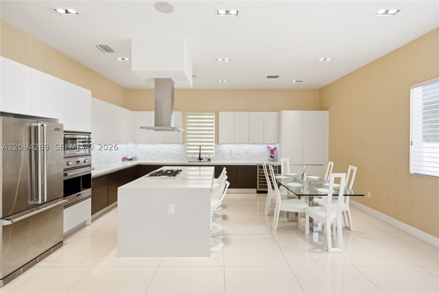 7525 NW 103rd Pl, Doral, FL 33178