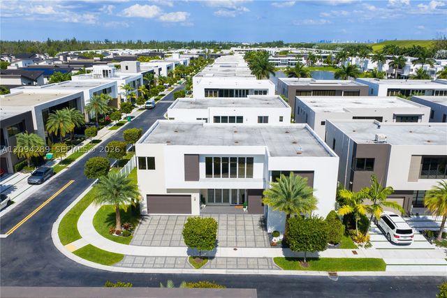 7525 NW 103rd Pl, Doral, FL 33178