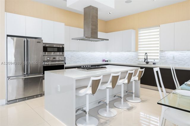 7525 NW 103rd Pl, Doral, FL 33178
