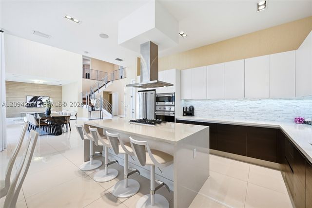 7525 NW 103rd Pl, Doral, FL 33178