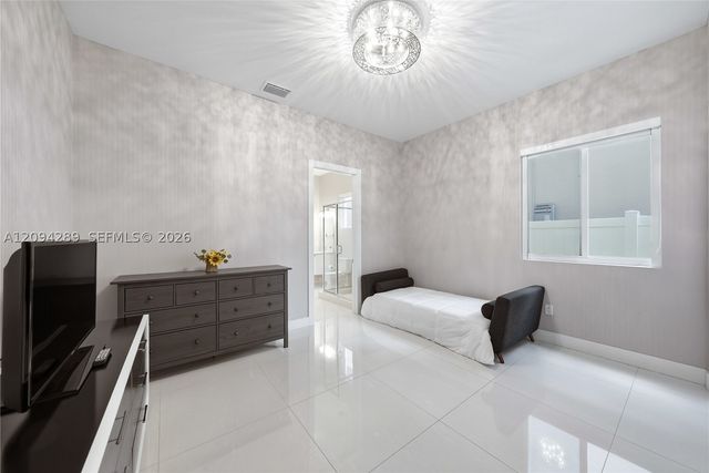 7525 NW 103rd Pl, Doral, FL 33178