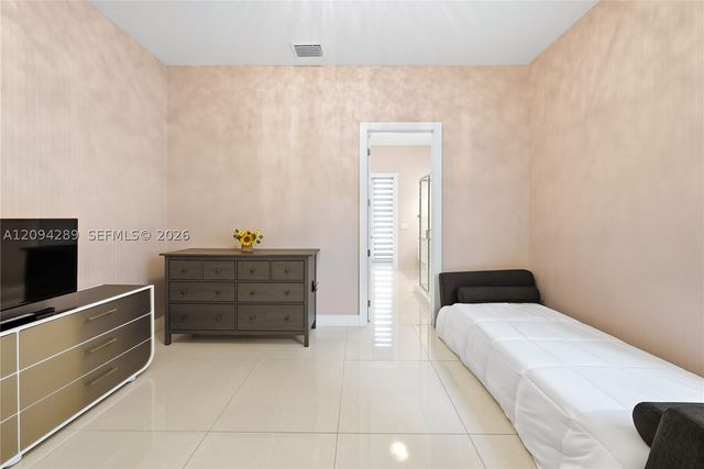 7525 NW 103rd Pl, Doral, FL 33178