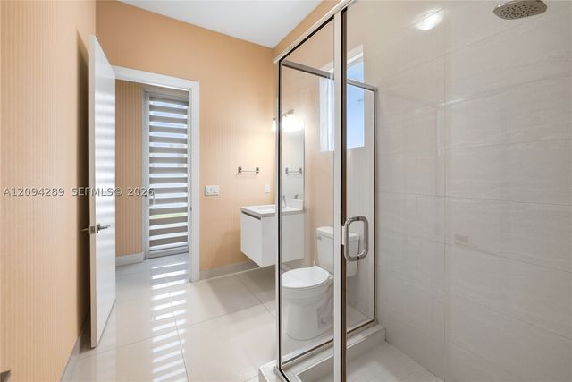 7525 NW 103rd Pl, Doral, FL 33178