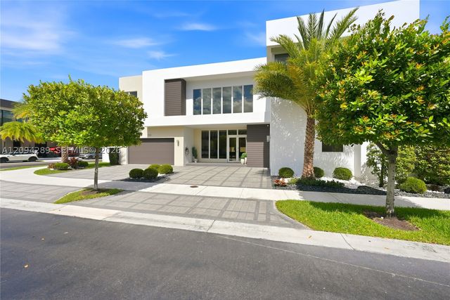 7525 NW 103rd Pl, Doral, FL 33178