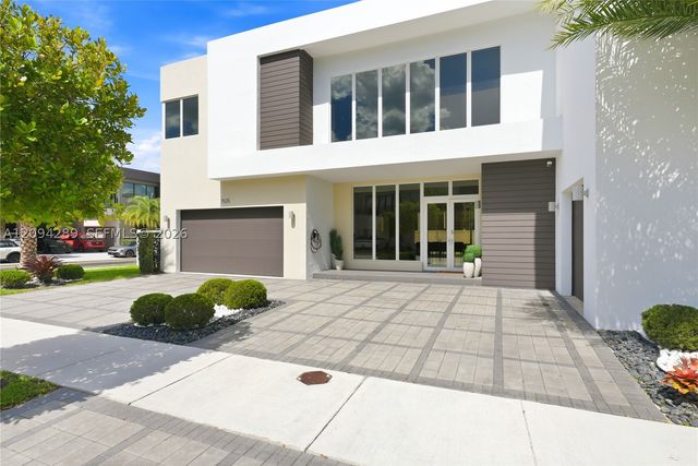 7525 NW 103rd Pl, Doral, FL 33178