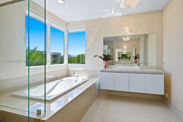 7525 NW 103rd Pl, Doral, FL 33178