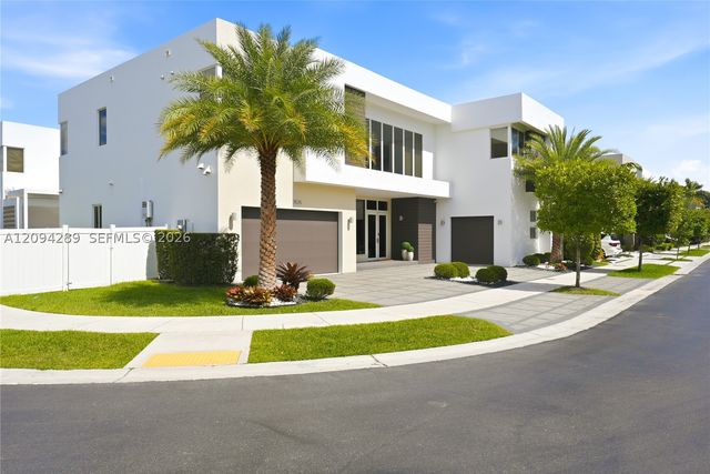 7525 NW 103rd Pl, Doral, FL 33178