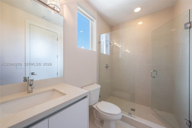 7525 NW 103rd Pl, Doral, FL 33178