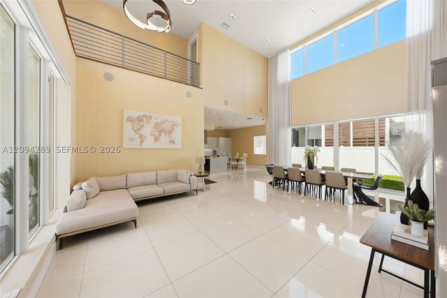 7525 NW 103rd Pl, Doral, FL 33178
