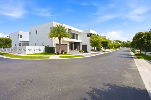 7525 NW 103rd Pl, Doral, FL 33178