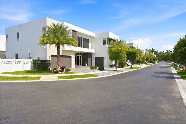7525 NW 103rd Pl, Doral, FL 33178