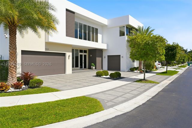 7525 NW 103rd Pl, Doral, FL 33178