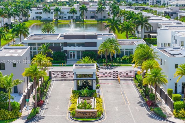 7525 NW 103rd Pl, Doral, FL 33178