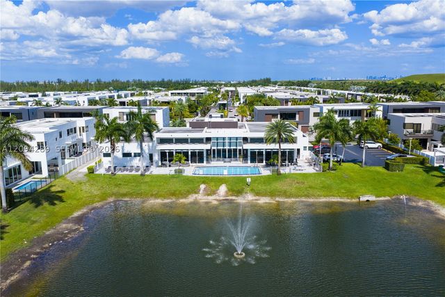 7525 NW 103rd Pl, Doral, FL 33178